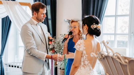 unvergessliche Trauung mit Handfasting Ritual