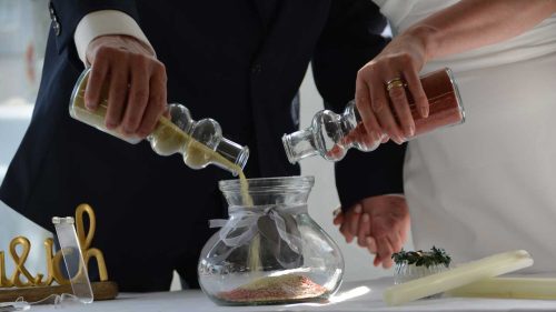 freie-trauzeremonie-haus-wilkens-kerpen-mit-traurednerin-roswitha-sieger-sandritual